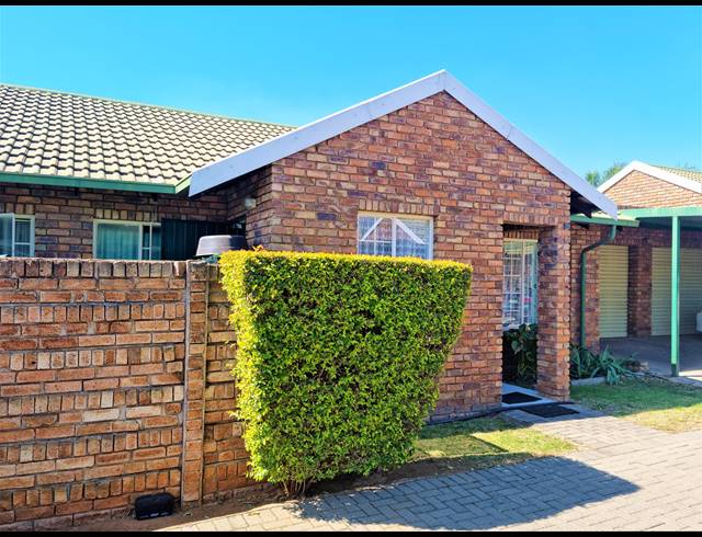 2 BEDROOM TOWNHOUSE FOR SALE IN ELARDUSPARK